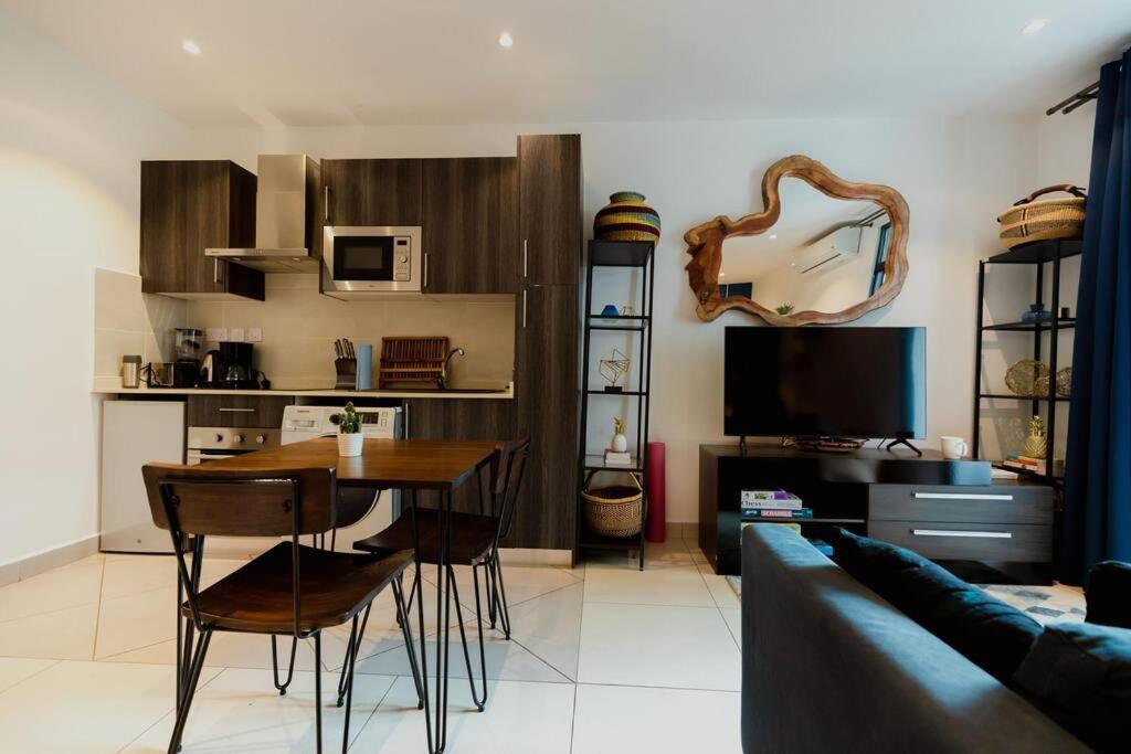 Enjoy Luxury Studio W/Pool @Embassy Gardens Аккра Екстер'єр фото