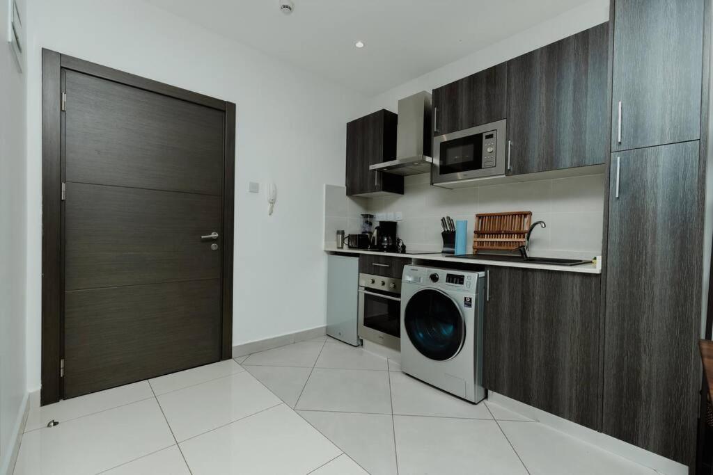 Enjoy Luxury Studio W/Pool @Embassy Gardens Аккра Екстер'єр фото